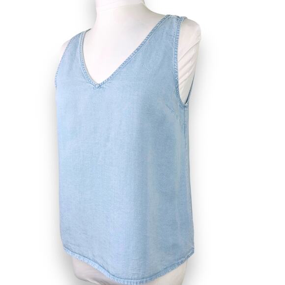 Small petite GAP denim style short tank top blouse v neck - Picture 3 of 5